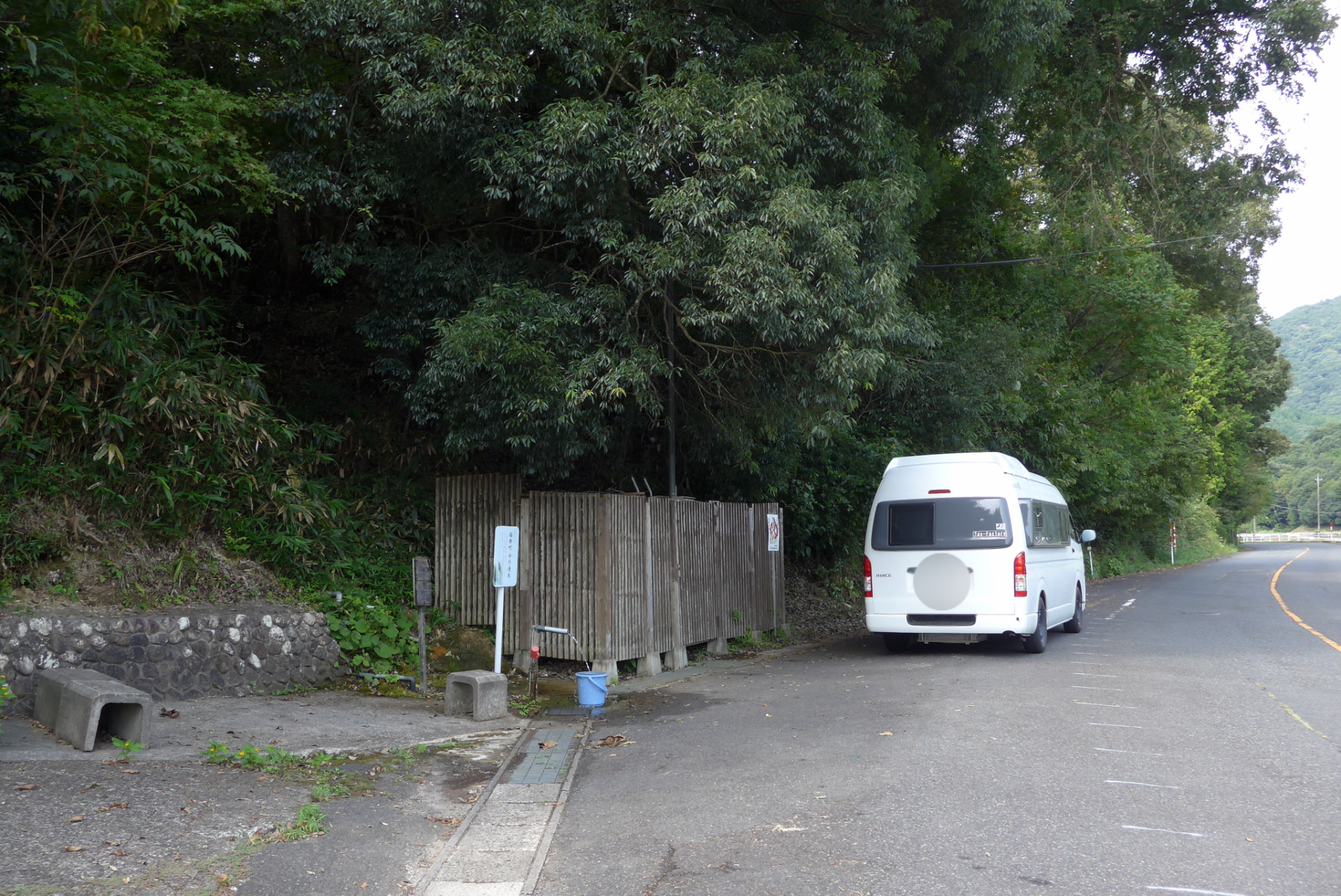 （K）鳥取市福部町にある『中の清水』は車横付けでらくらく給水！