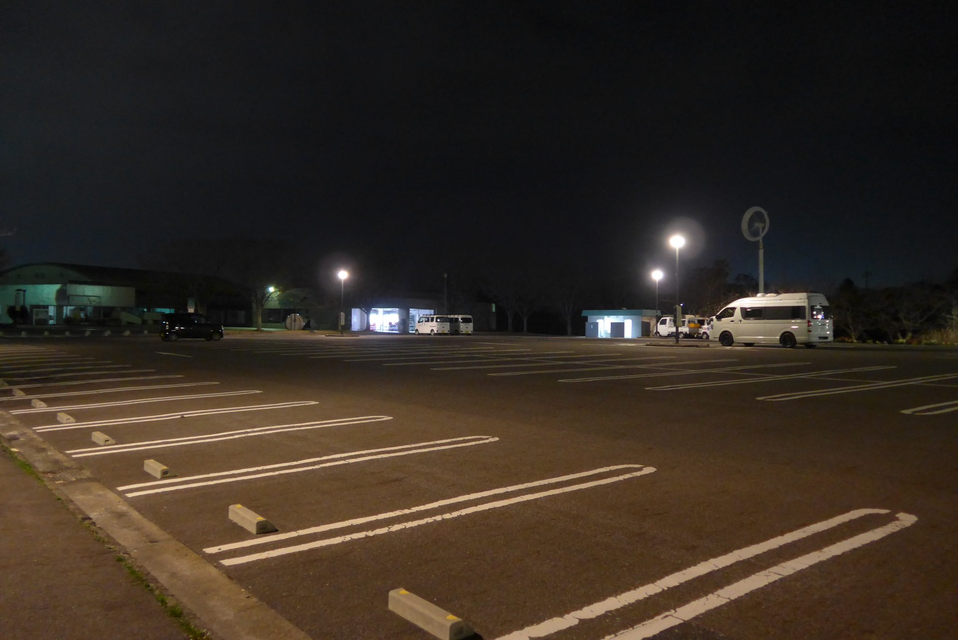 （K）常磐公園東駐車場の車中泊〜トイレ完備とコンビニ隣接の安心感